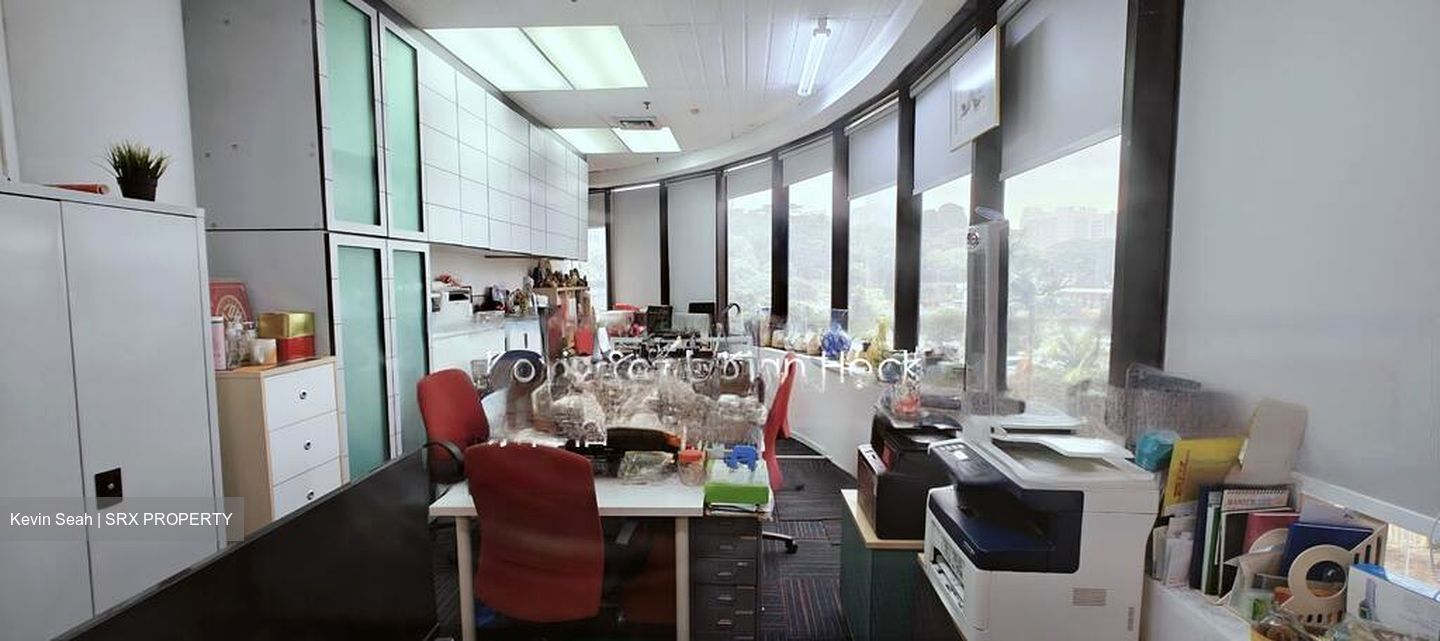 Concorde Shopping Centre (D3), Office #451327151